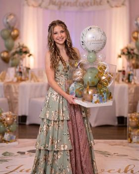 Mädchen zur Jugendweihe Ballonbox